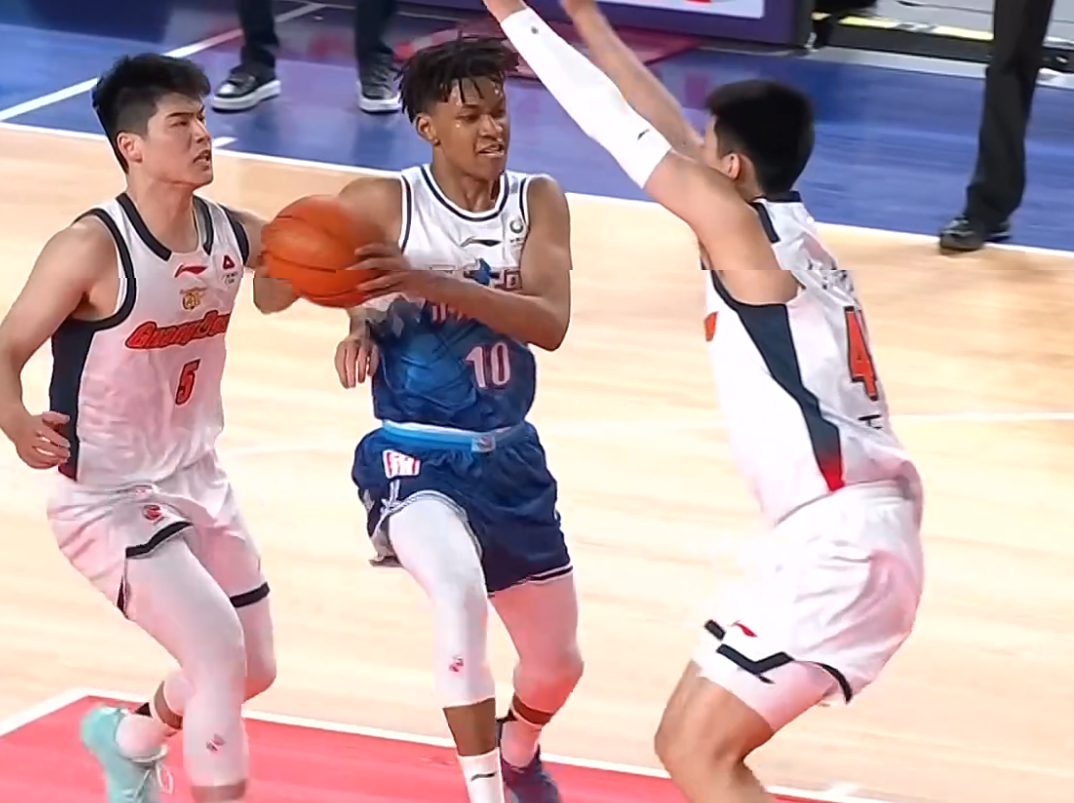 od体育官网-气势如虹！广东完美压制新疆，胡明轩三分建功，麦考尔首秀满分